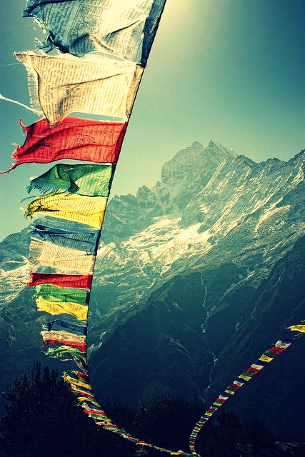 Les drapeaux tibétains “Lungta” – Le Champ des Possibles